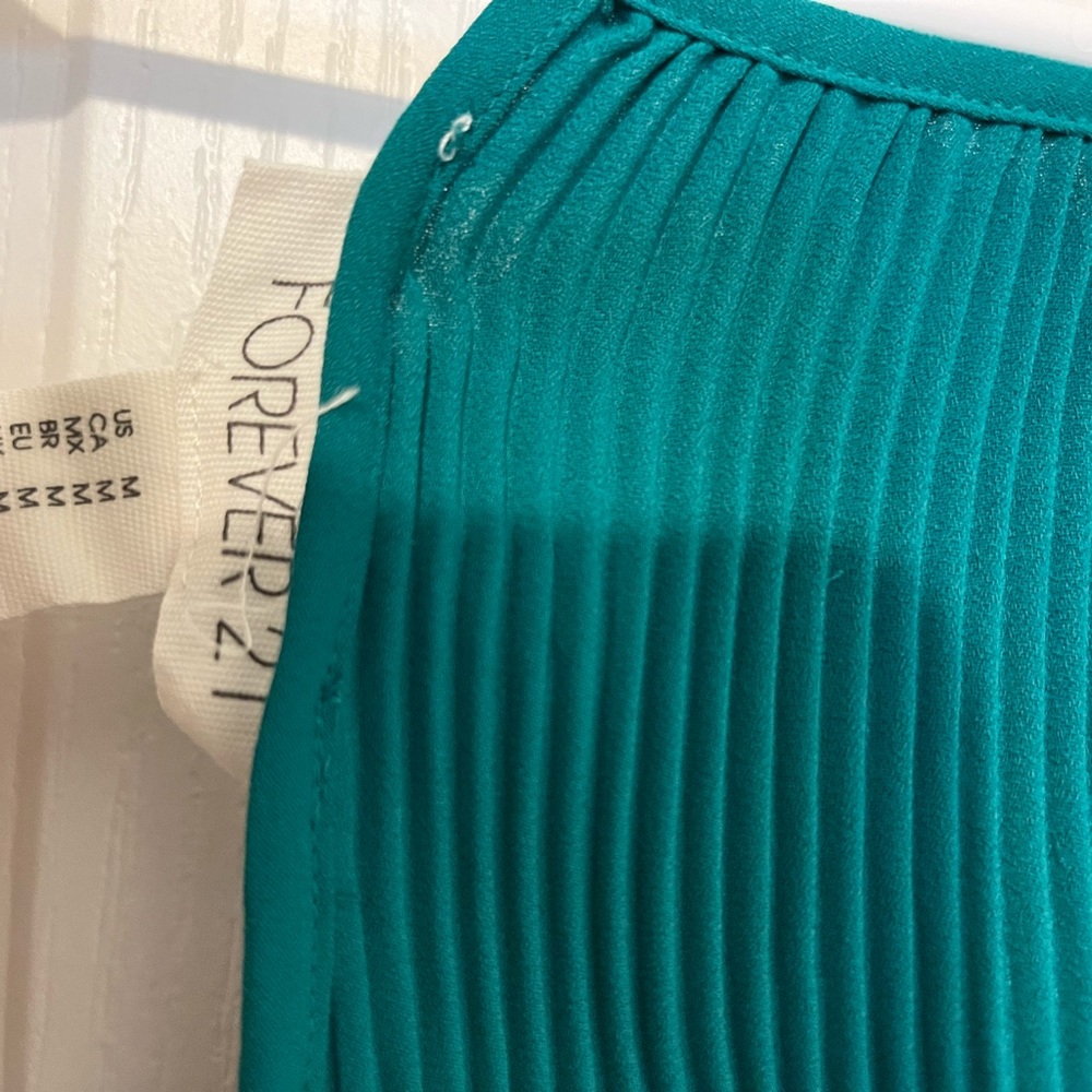 Forever 21 Emerald spaghetti strap blouse. Size M - Picture 2 of 3